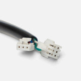 Détail des connecteurs blancs et des fils du faisceau Segway ZT3 Pro